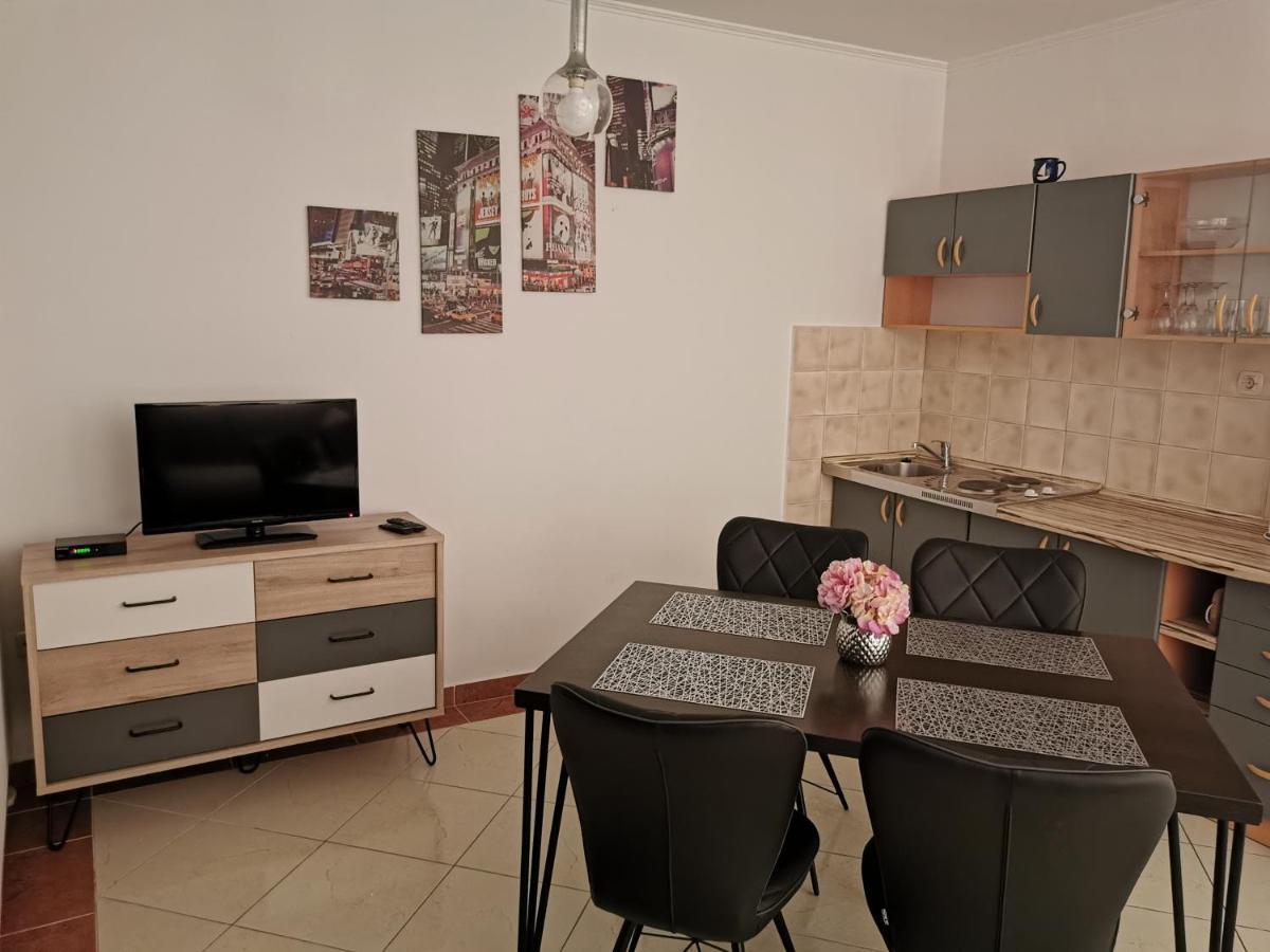 Apartmani Prova Тисно Екстериор снимка