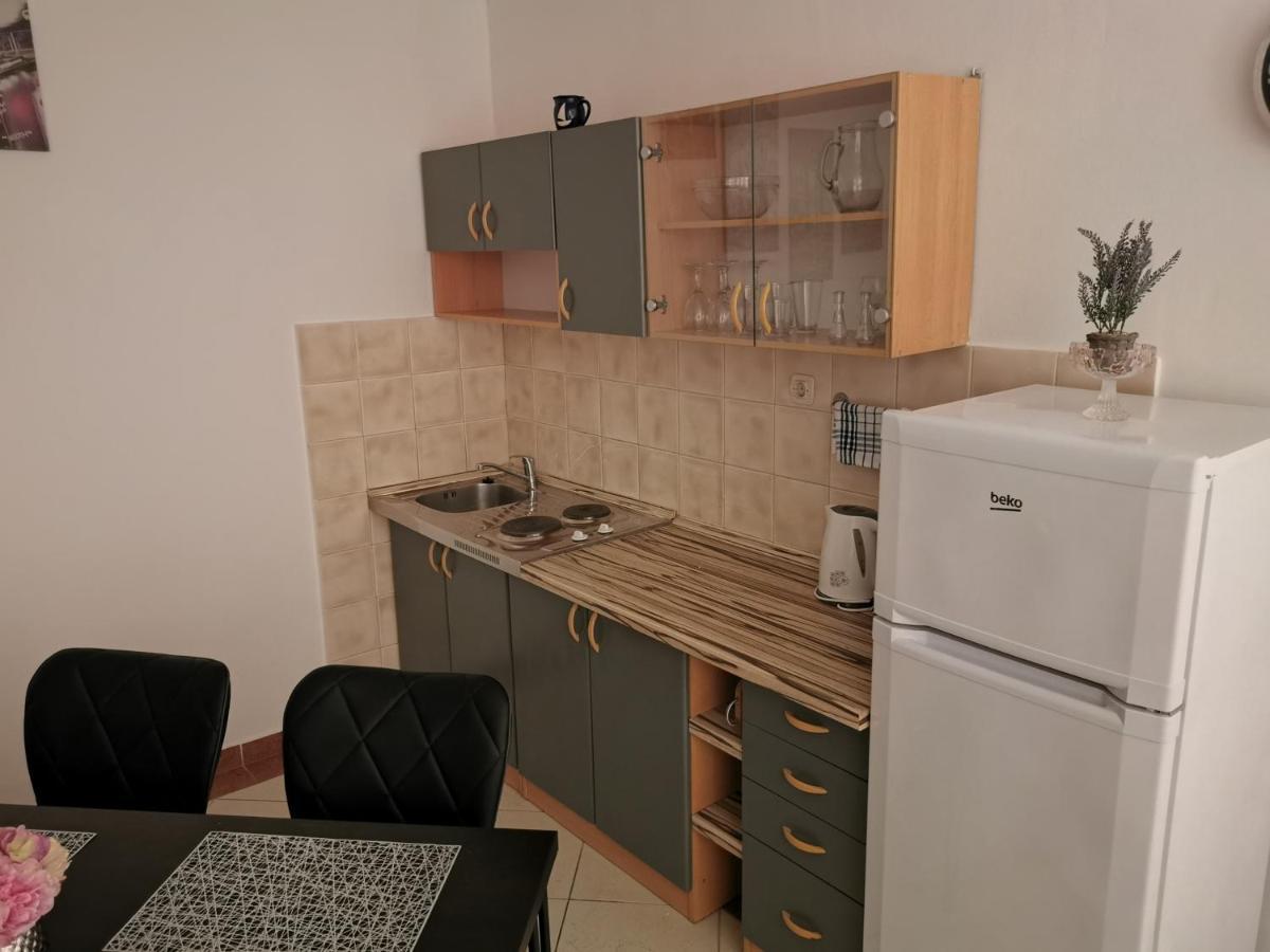 Apartmani Prova Тисно Екстериор снимка
