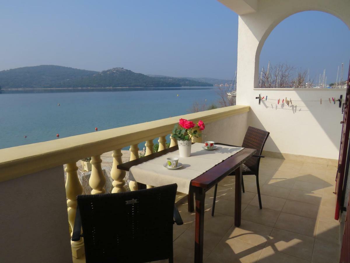 Apartmani Prova Тисно Екстериор снимка